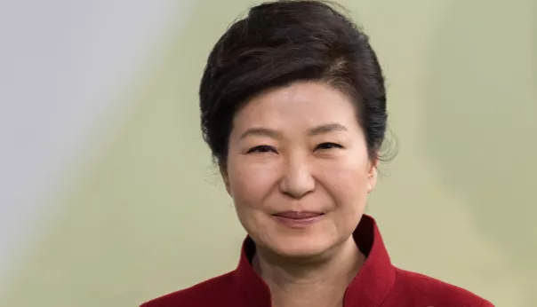 韩国前总统朴槿惠出狱后，首次公开露面参与助选活动
